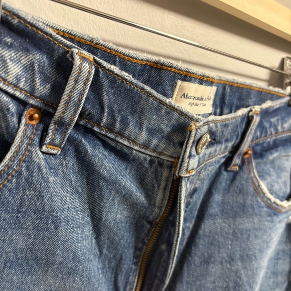 Abercrombie High Rise 9" Short - Picture 2 of 4